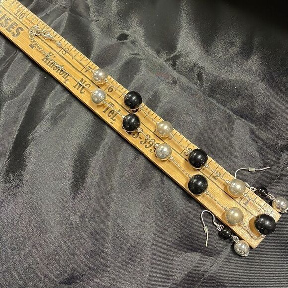 Silver and black beads on silver chain with matching drop earrings, 17-20 inches - Picture 6 of 8